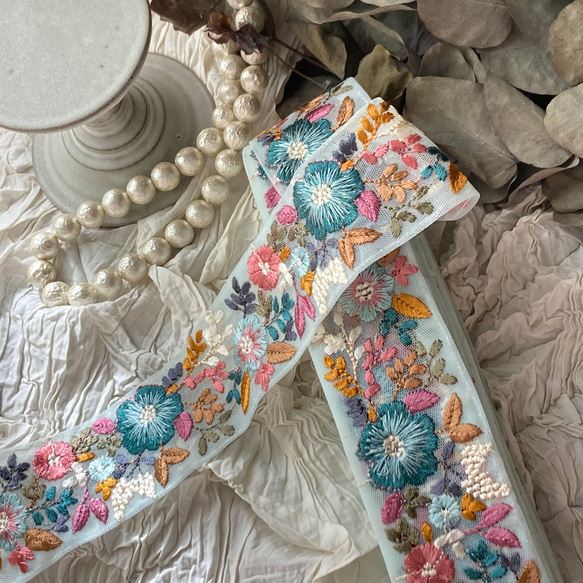 インド刺繍リボン 4.5cm幅×50cm 水色 チュール素材 ✳︎ ライトブルー くすみブルー 1枚目の画像