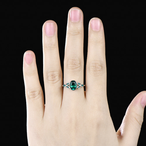 ユニークな 5 月の誕生石エメラルド婚約指輪グリーン宝石エメラルド 