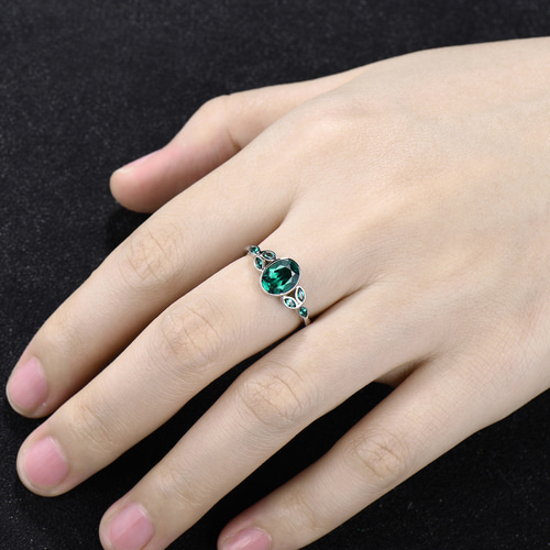 ユニークな 5 月の誕生石エメラルド婚約指輪グリーン宝石 ユニークな 5 月の誕生石エメラルド婚約指輪グリーン宝石