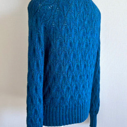 暖かさと高級感が魅力の手編み長袖セーター (青) 10枚目の画像
