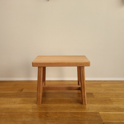 ​【職人作】無垢材のモダン・スツール｜イエローバーチ 椅子 サイドテーブル 花台 希少】無垢材のモダン・スツール｜イエローバーチ 椅子 サイドテーブル