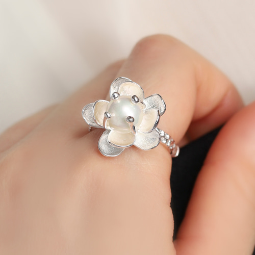 芍薬シャクヤク～花一粒パールリング◇オーロラ高品質貝【silver925 