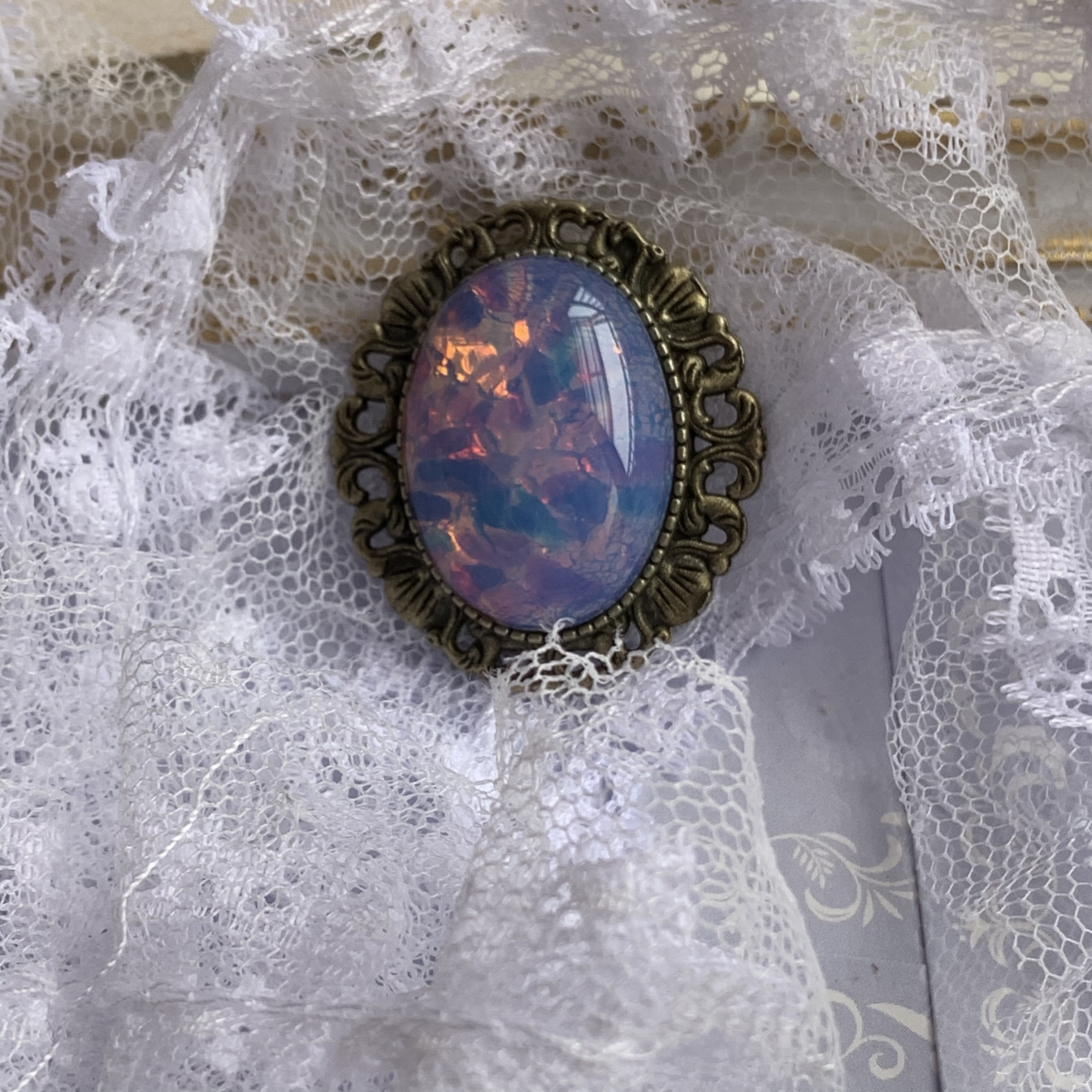 魔法使いの忘れ物シリーズ　『庭園の思い出（思い出）』ヴィンテージガラスブローチ