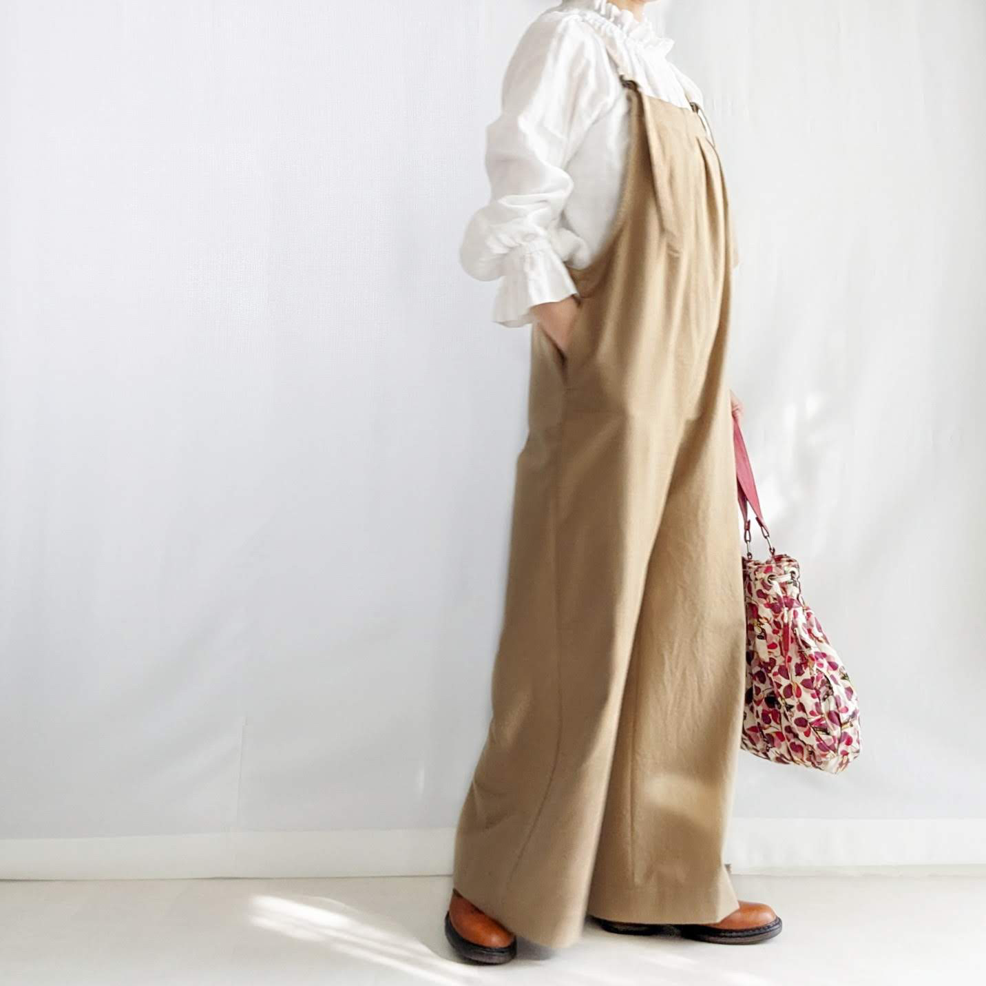 大人のためのサロペットパンツ（キャメルベージュ　コットンツイル）