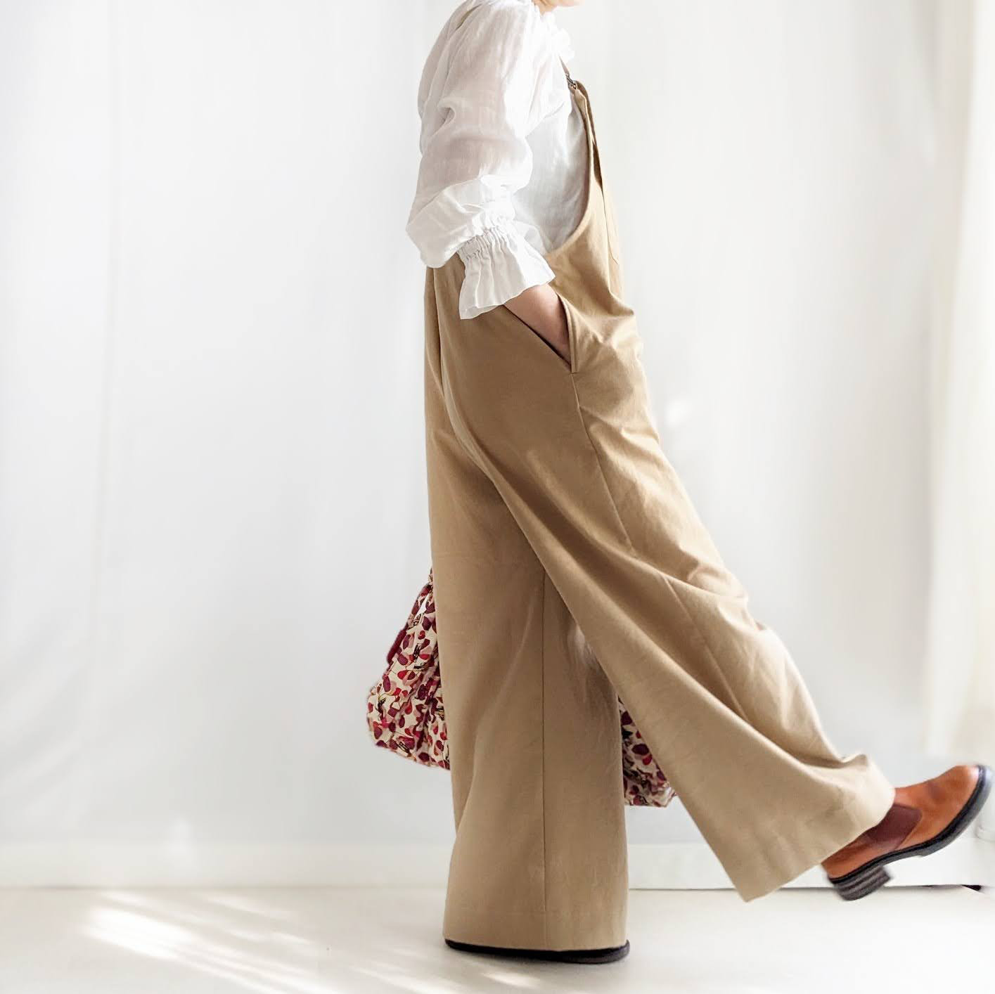 大人のためのサロペットパンツ（キャメルベージュ　コットンツイル）