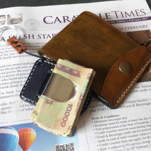新作人気モデル 海外旅行用【ｶｰﾄﾞﾎﾟｹｯﾄ3 黒染料oil】小さい紙幣の薄型シンプル札 マネークリップ