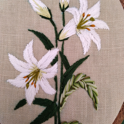 刺繡フレーム タペストリー 気品ある姿 百合の花 その他