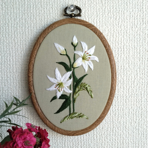 受注生産】刺繡フレーム タペストリー 気品ある姿 百合の花 その他