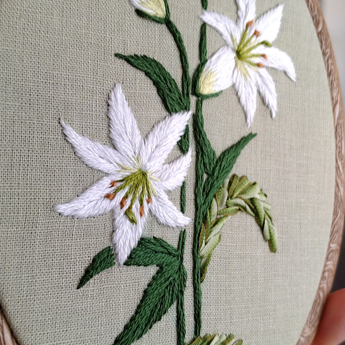 受注生産】刺繡フレーム タペストリー 気品ある姿 百合の花 その他