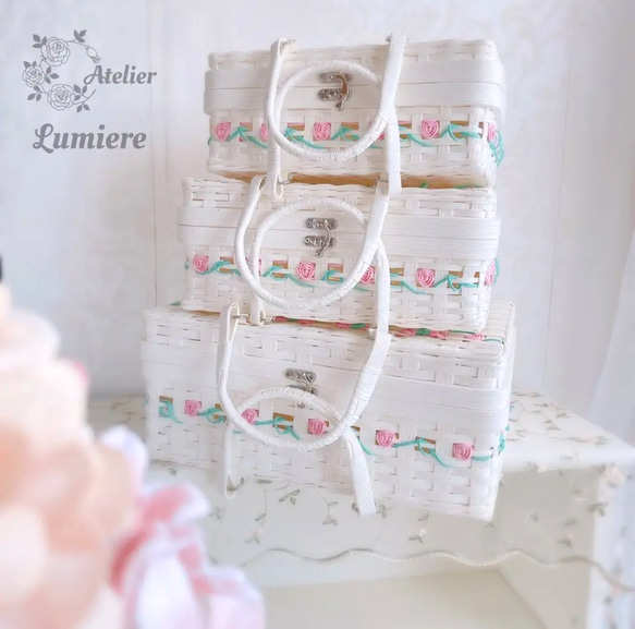 〜Panier de coffre ajoure〜透かし模様のトランクバスケット【ホワイト×パステルピンク】Sサイズ 1枚目の画像