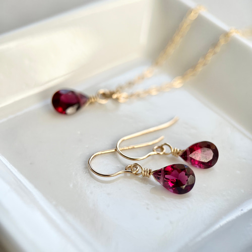 新春福袋2025』14kgf宝石質ロードライトガーネットのピアス