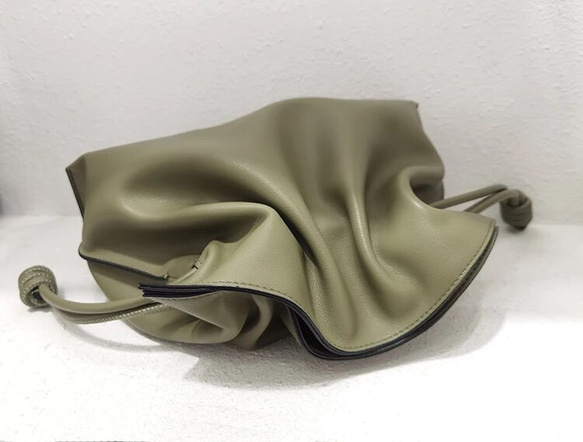 本革　巾着バッグ　ショルダーバッグ　バッグ 5枚目の画像