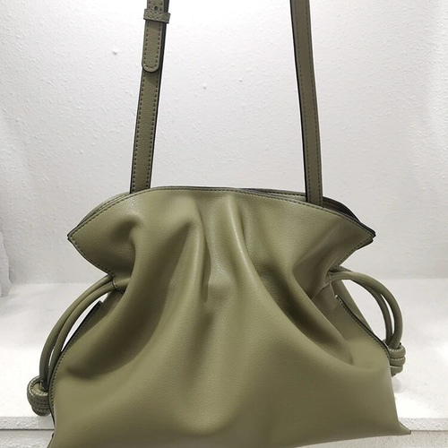 1135 bruno magli ショルダーバッグ ベルトデザイン 巾着 茶 1135 bruno magli ショルダーバッグ ベルトデザイン 巾着 茶