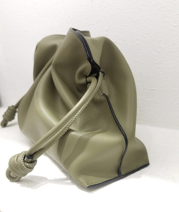 本革　巾着バッグ　ショルダーバッグ　バッグ 6枚目の画像