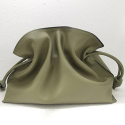 本革　巾着バッグ　ショルダーバッグ　バッグ 4枚目の画像