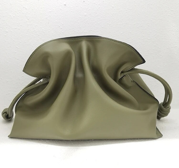 本革　巾着バッグ　ショルダーバッグ　バッグ 4枚目の画像