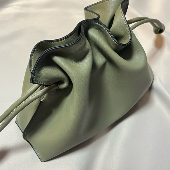 本革　巾着バッグ　ショルダーバッグ　バッグ 3枚目の画像