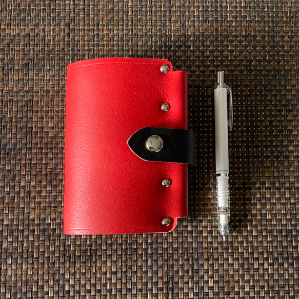 [mini5 R&amp;B 厚皮革] 系統筆記本，附管狀夾夾 SN5-001rbk2 鞣製地板革 紅色和黑色 第3張的照片