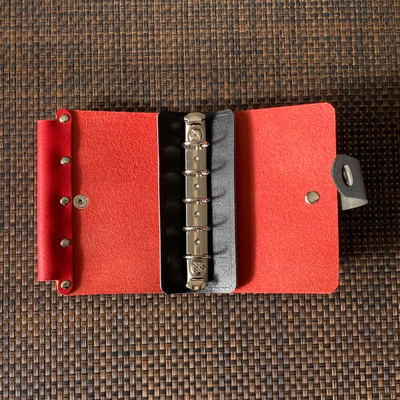 [mini5 R&amp;B 厚皮革] 系統筆記本，附管狀夾夾 SN5-001rbk2 鞣製地板革 紅色和黑色 第5張的照片