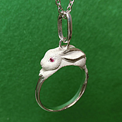 K18：ピルケースペンダント（薬の保全のため内部に硬質ガラス容器付