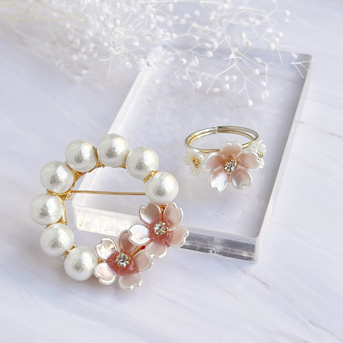 送料無料】華やぎの桜レジンリング&コットンパールと桜ブローチ2点