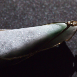 結晶がキラキラの糸魚川翡翠の女神巻き®ペンダントトップ 7枚目の画像
