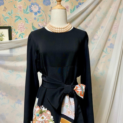 着物リメイク 吉祥紋様 刺繍 四季の花尽し 黒留袖ドレス Aライン