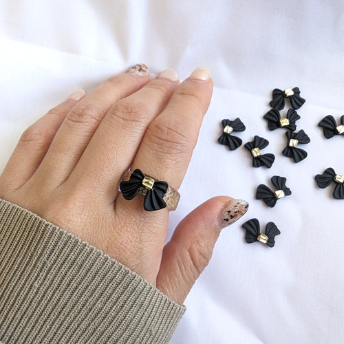 大人かわいい リボン （黒）アクリルリング ｜ギフト 母の日