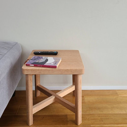 正方形薄茶のスツール　ミニテーブル　一枚板　椅子　花台　作業台　プリンター台　ランドセル置き　無垢　天然　ラワン 6枚目の画像