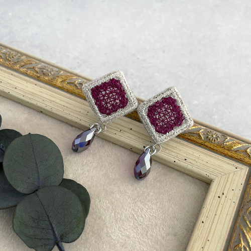 ひし形幾何学 刺繍ピアス /イヤリング (アメジスト色)【受注制作