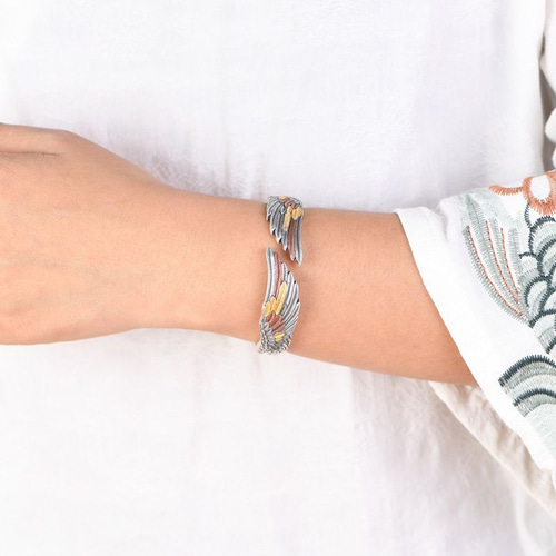 羽モチーフのバングル - 細かな彫刻を施した豪華な純銀アクセサリー