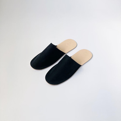 足に馴染むレザースリッパ「Slippers (Wsole / black)」 2枚目の画像