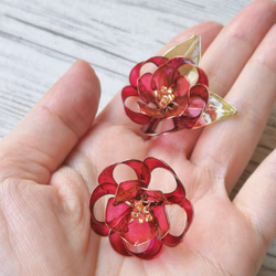 Fantastic Camillia ( 幻想的椿華 ) --  pierced earring 第3張的照片