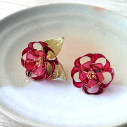 Fantastic Camillia ( 幻想的椿華 ) --  pierced earring 第4張的照片