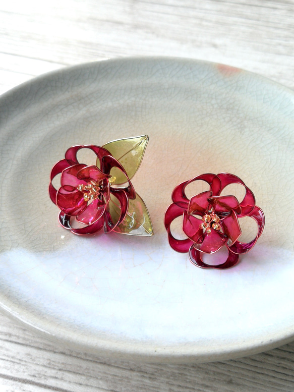 Fantastic Camillia ( 幻想的椿華 ) --  pierced earring 第4張的照片