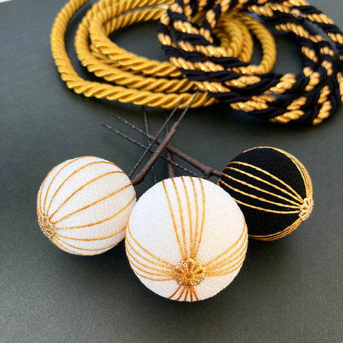 つまみ細工髪飾り 振袖 袴 色打掛 成人式 卒業式 赤 ゴールド 白 黒 和