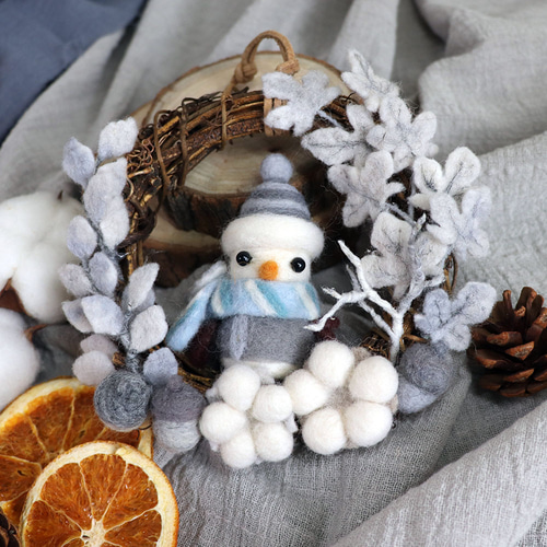 羊毛フェルトの雪だるまの作り方