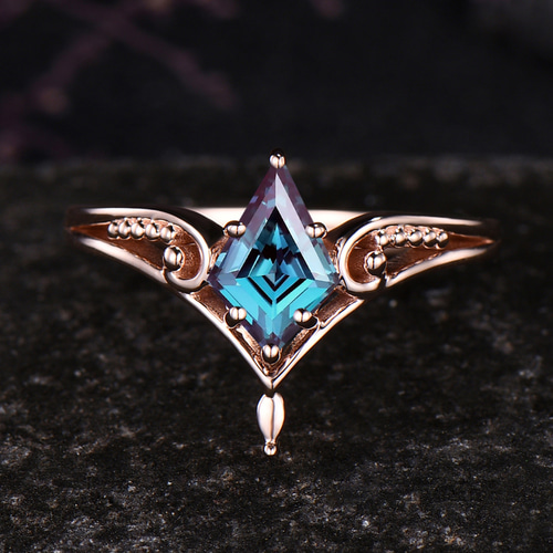 アレキサンドライトSHIELDリング✩アンティークリング