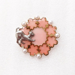 ❀桜とネコ❀　大人可愛い　パール　ハンドメイド帯留め 1枚目の画像