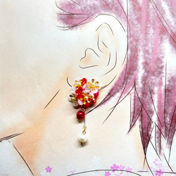 大きめ 紅白の梅の花とパールの耳飾り  選べるイヤリング／ピアス 2枚目の画像
