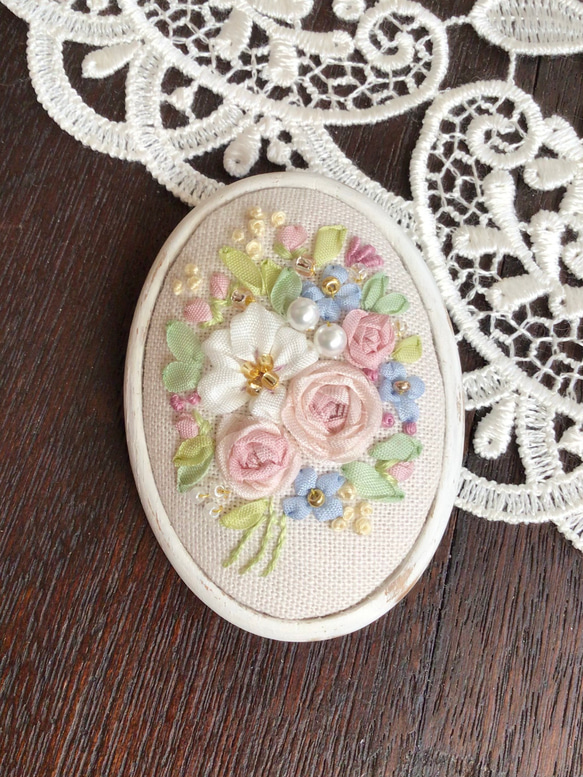 ブローチ リボン 刺繍 手刺繍 ししゅう ビーズ ハンドメイド