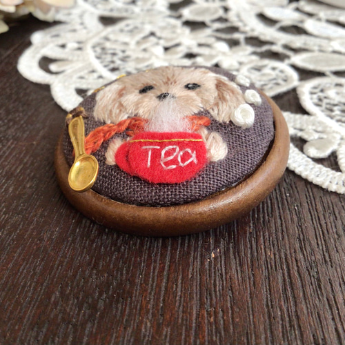 トイプードル 手刺繍 刺繍 ブローチ ビーズ ハンドメイド