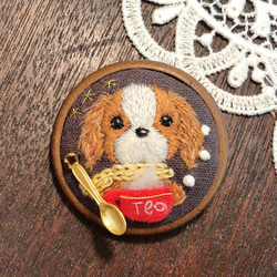 ハンドメイド　刺繍ブローチ4点　キティー MAYGLOBEからハローキティのビーズ刺繍アイテムが登場！｜サンリオ