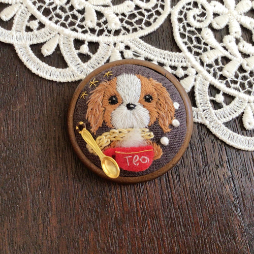 ハンドメイド　刺繍ブローチ4点　キティー ハンドメイド 刺繍ブローチ アリスニャン子 イースター