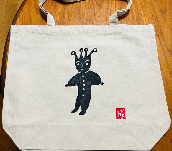 成田ヒロシデザイン福袋12品入り。ゴミネコオブジェ、ユエクチュマと読めないシリーズ他オリジナルデザインTシャツ2枚入り 