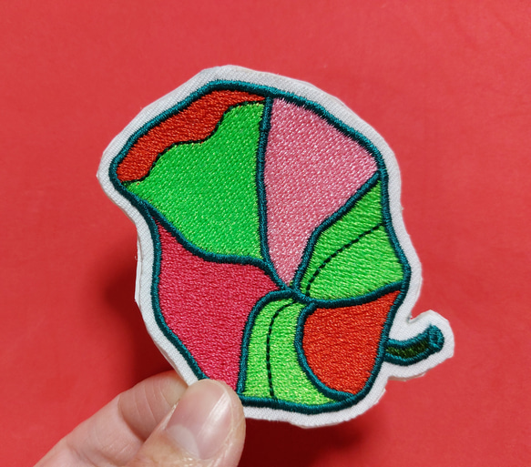 ラッパ花 ワッペン 刺繍 アップリケ 花 葉 植物 蛍光 ネオンカラー グリーン ホームメイド ピンク オリジナル 4枚目の画像