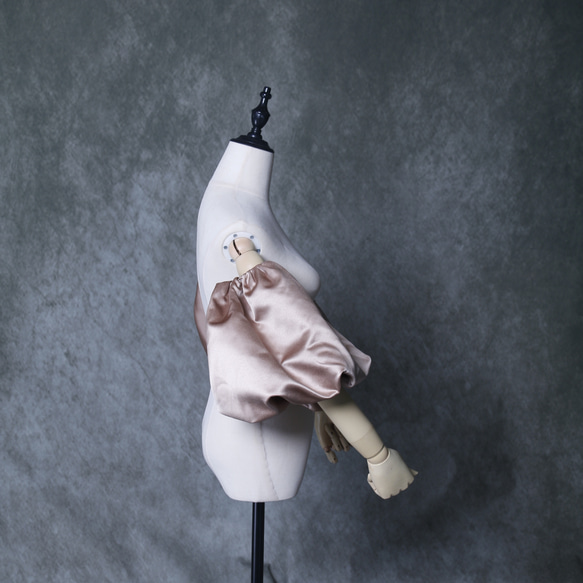 パフスリーブ  カーキ色  花嫁  光沢サテン  色直し 取り外し袖  ウェディングドレス 2枚目の画像
