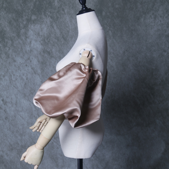 パフスリーブ  カーキ色  花嫁  光沢サテン  色直し 取り外し袖  ウェディングドレス 5枚目の画像