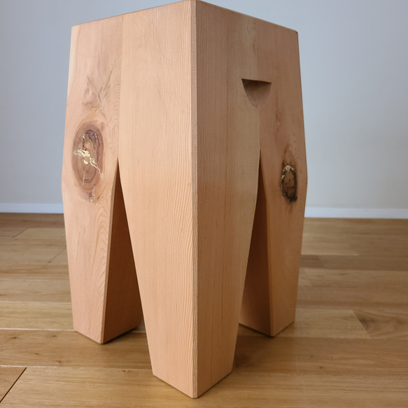 【1点のみ】彫刻のようなスツール　ピーラー　米松　椅子　花台　サイドテーブル　無垢　天然　自然　木製　置物　オブジェ 11枚目の画像