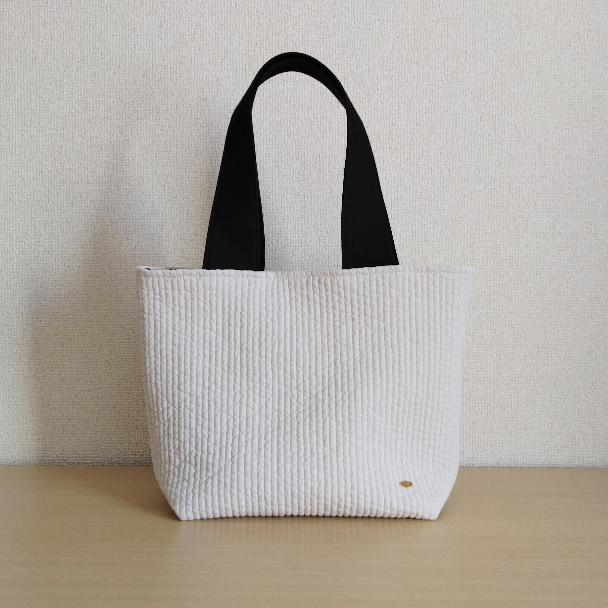 楽天市場】バッグ《大容量ヌビトートバッグ 全4色》 レディース かばん 鞄 トートバッグ ヌビバッグ イブル マザーズバッグ レッスンバッグ  キルティング 習い事 通勤 通学 小旅行 一泊二日 二泊三日 軽量 丈夫 洗える 丸洗い 大容量 A4 B4 大人可愛い 韓国製 